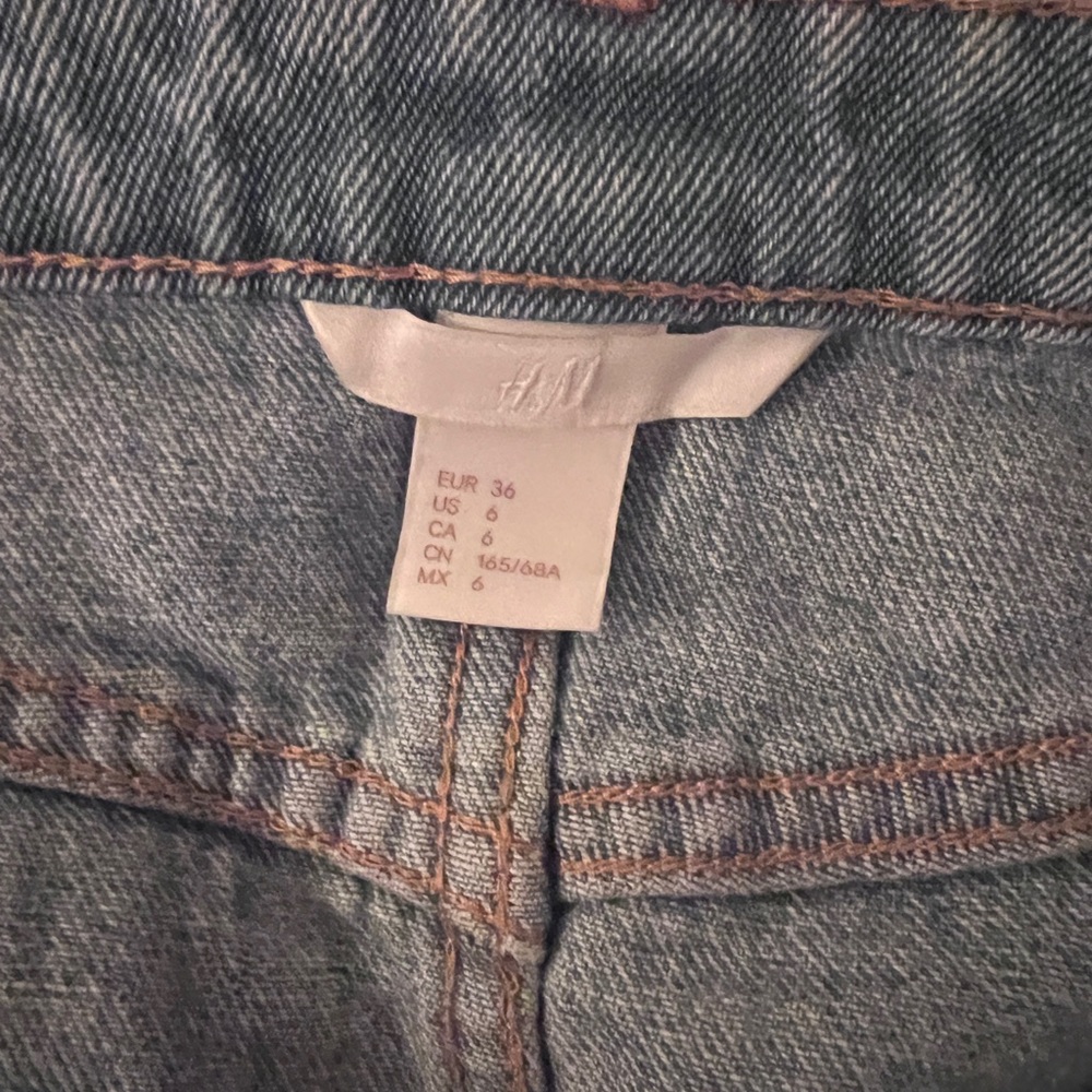 H&M light wash denim skirt - Picture 2 of 4
